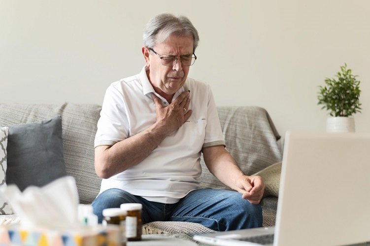 Medical professional explaining pulmonary hypertension treatment pathways, including PDE5 inhibitors and endothelin therapy, to a patient.